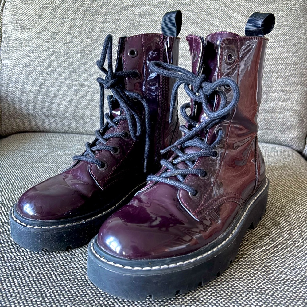 H&M girls combat boots with side zip. Size 2.5
